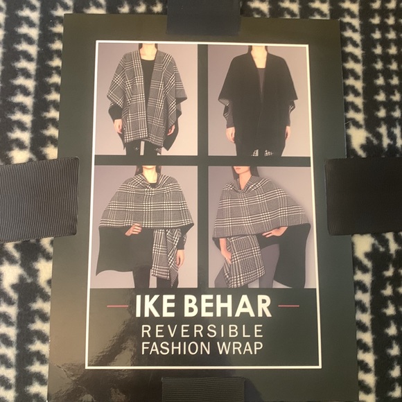 Reversible Wrap - Picture 3 of 3